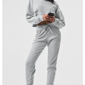 ALO Yoga Muse Sweatpants - Athletic Heather Gray